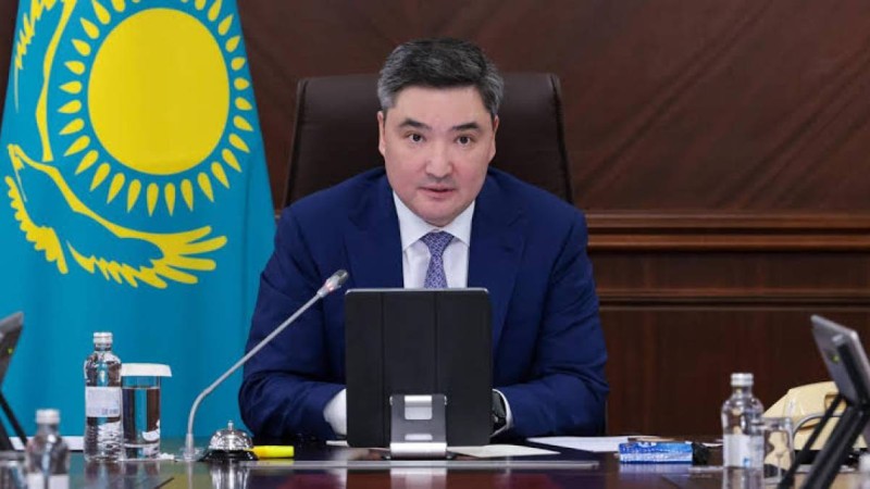 Іздеп, өтінім жазып, әуре-сарсаңға түспестен – Олжас Бектенов бірден көрсетілетін мемлекеттік қызметтердің тізбесін кеңейтуді тапсырды