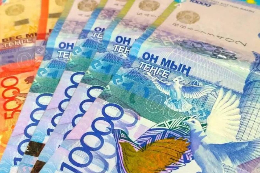 Қазақстандықтардың қарызы көбейді: әр екінші борышкер табысының жартысынан көбін несиеге жұмсайды