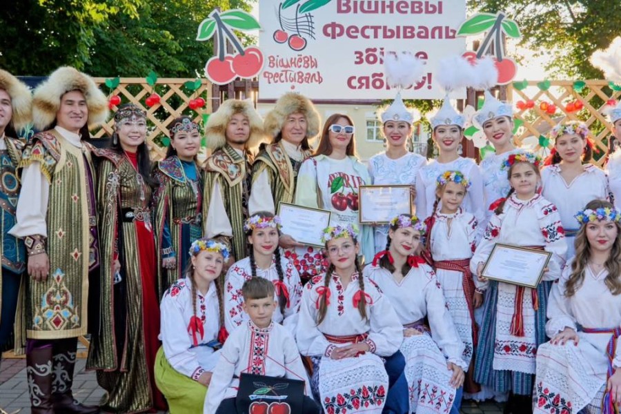 Сүйінбай филармониясы Беларусьтағы халықаралық этнофестивальде қазақ өнерін паш етті