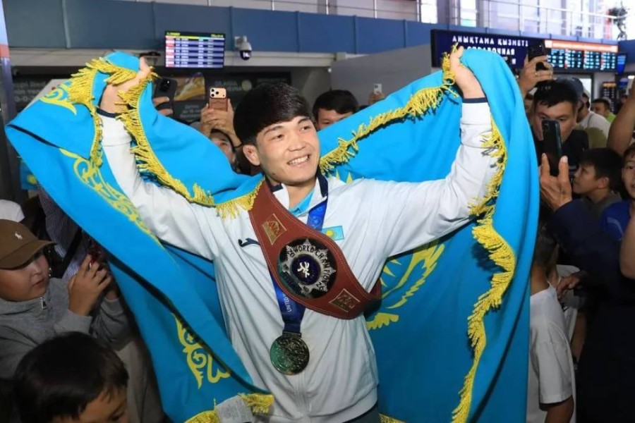 Әлем чемпионы Қазыбек Қалмағамбетовке автокөлік сыйға тартылды