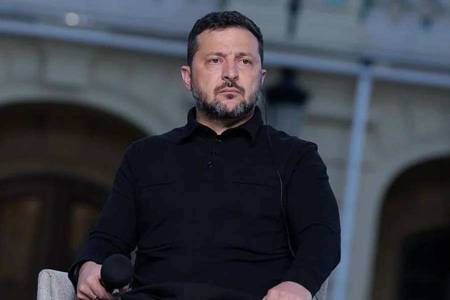 Зеленский Ресей және АҚШ-пен үшжақты келіссөз бастауға дайын екенін мәлімдеді