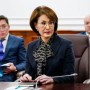 Қалай шешесіз? – Бектенов  Әлназаровадан кадр тапшылығын сұрады