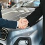 Автосалон аферасы: Атыраудағы ондаған тұрғын көлігінен айырылып қалды