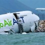 Гонконгта жүк таситын Boeing ұшақ жолағынан шығып, теңізге құлады: қаза тапқандар бар