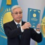 Тоқаев қол қойды: Конституция 1 шілдеден бастап ресми түрде өз күшіне енеді