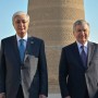 Шавкат Мирзиёев Қасым-Жомарт Тоқаевқа бірқатар тарихи құжатты тапсырды