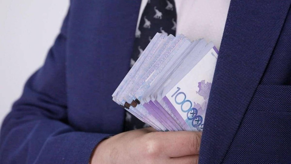 Жеке сот орындаушысы жарты миллионнан астам қаражатты иемденген.