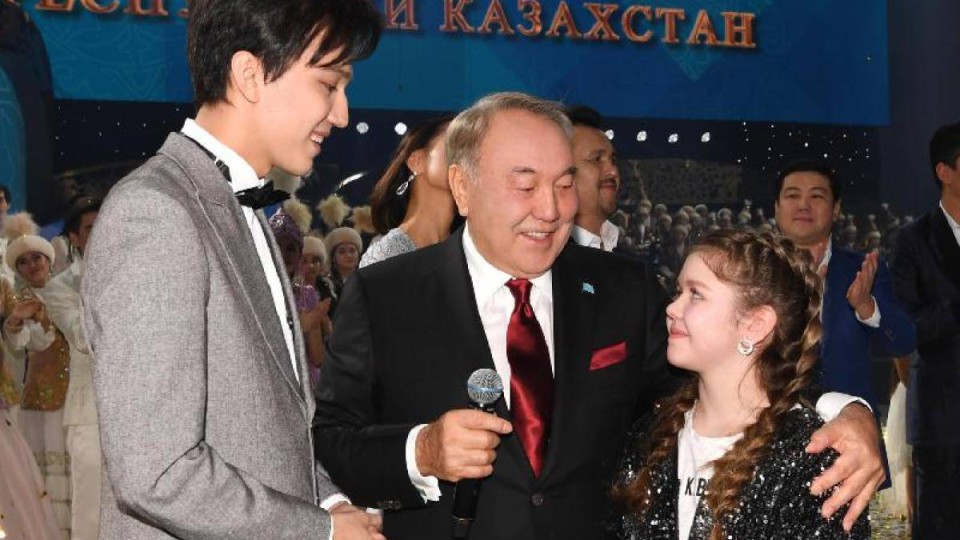 Жас ұрпақты патриоттық рухта тәрбиелеу арқылы ел егемендігін баянды ете аламыз.