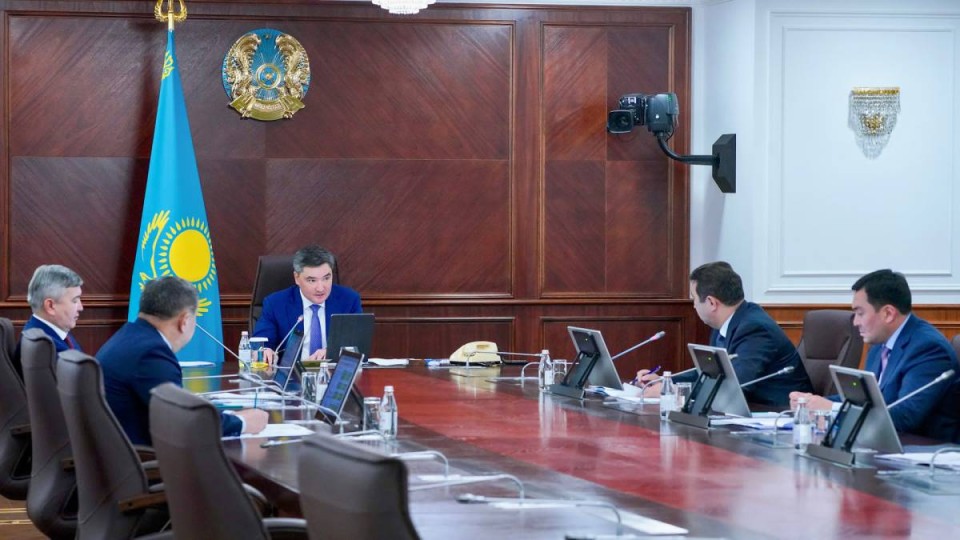 Бектенов егін жинау науқанын ерекше бақылауда ұстауды тапсырды.