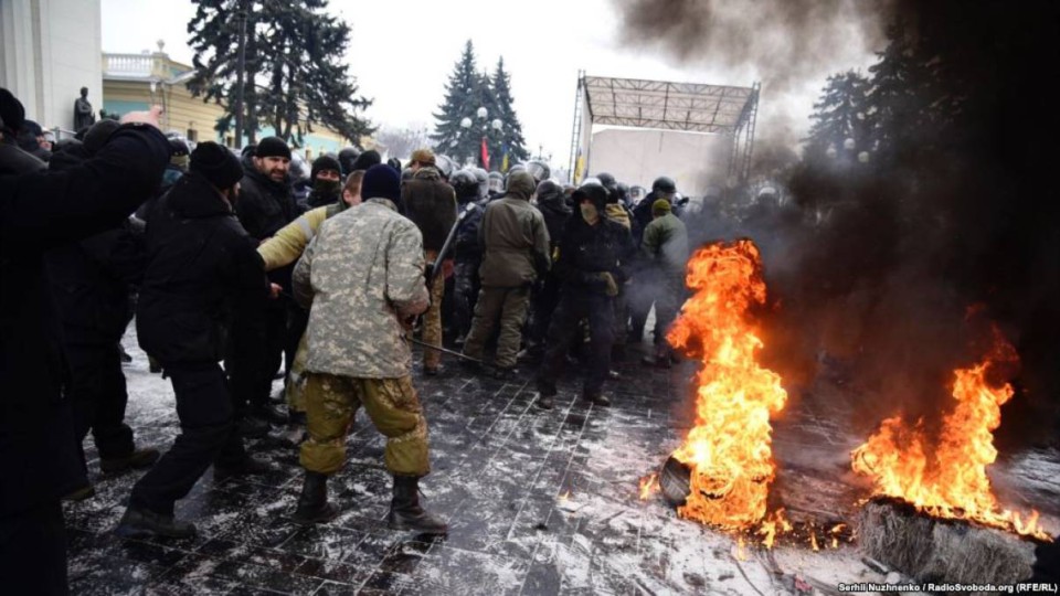 Киевте наразылар мен полиция қақтығысты.