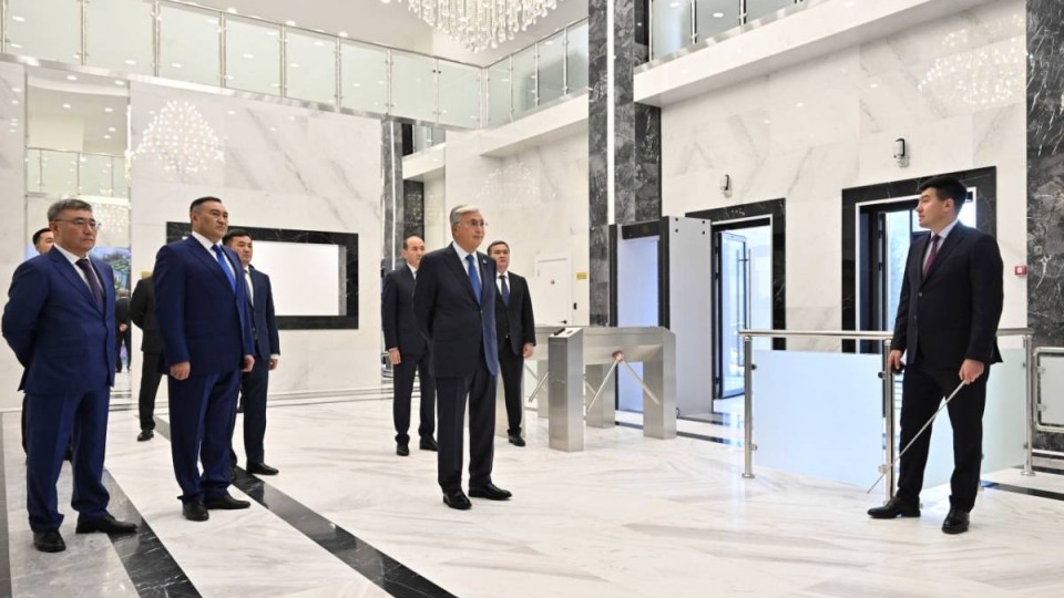 Тоқаев Астанадағы ҰҚК департаментінің жаңа ғимаратына барды