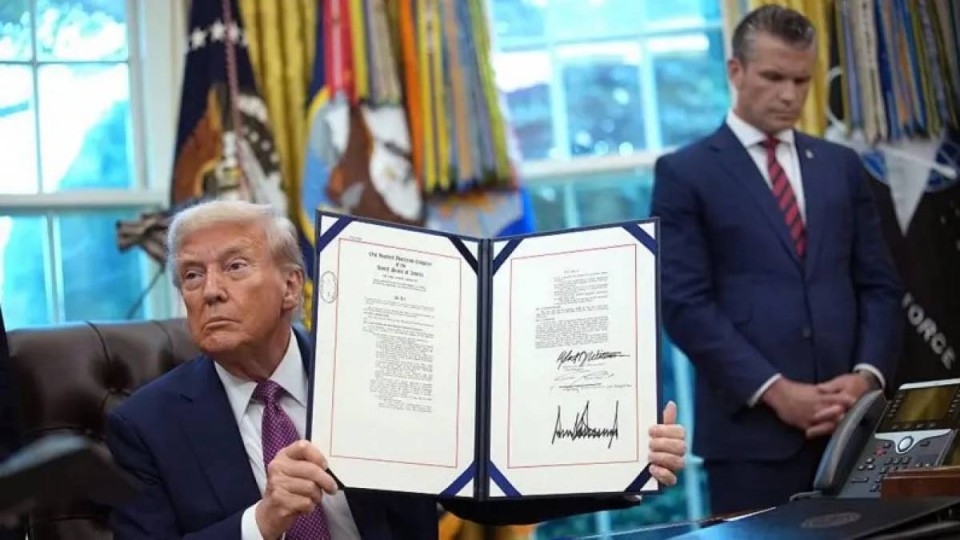 Трамп Қорғаныс министрлігін Соғыс министрлігі деп қайта атау туралы жарлыққа қол қойды