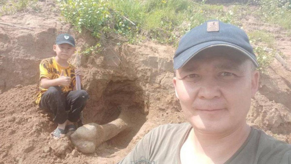 ТЖМ қызметкері Есіл жағасынан мамонт сүйегін тапты