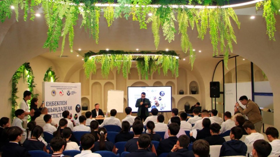 Алматыда жұмысшы мамандықтарының маңызын насихаттауға бағытталған шара өтті