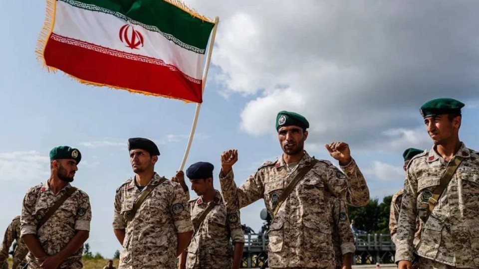 Иран мұнай тасымалы өтетін Ормуз бұғазын жауып тастаймын деп сес көрсетті