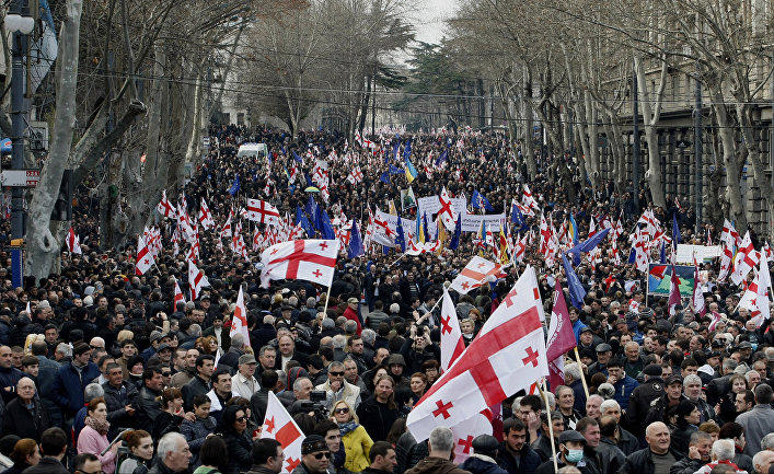 Грузияда мыңдаған адам митингіге шықты