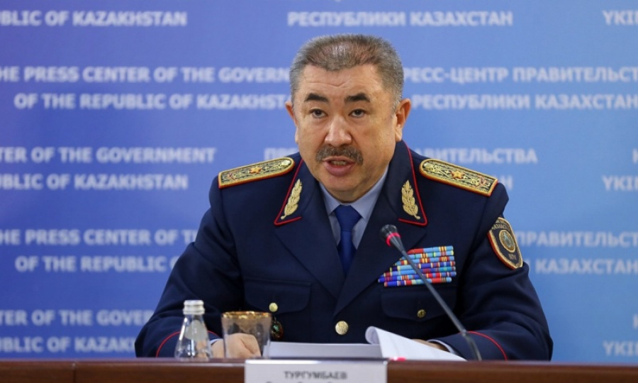 Ішкі істер министрі журналисттермен дос болғысы келеді (видео)