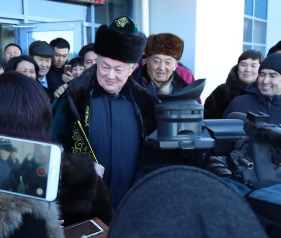 Ақтөбеліктер Бердібек Сапарбаевты қимай шығарып салды (видео)