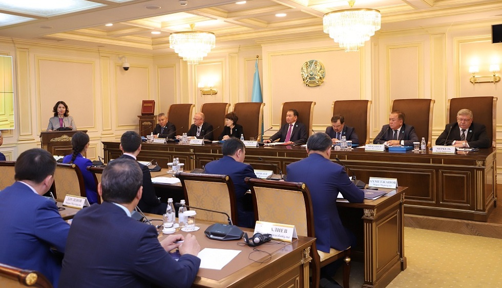 Конституциялық кеңес Тоқаевтың 15 жыл бойы елде тұру нормасын түсіндіру өтінішіне жауап берді