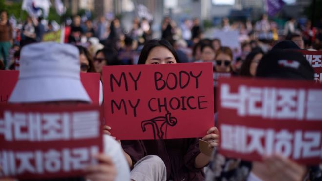 Оңтүстік Корея абортқа тиым салатын заңды алып тастамақ