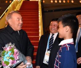 Қазақстанның бірінші президенті Қытайға барды (видео)
