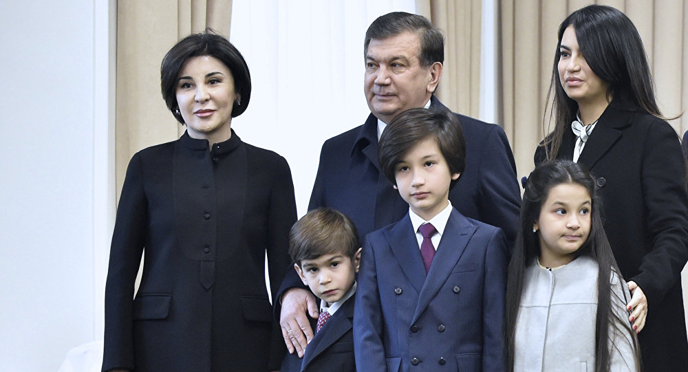 Өзбекстанда баласына президенттің атын қойған отбасы сыйлық алды