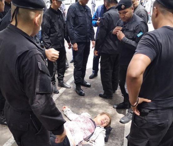 Полиция Алматыда отызға жуық адамды ұстады
