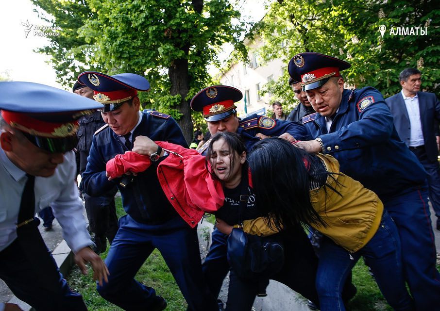 Алматы полициясы митингіге шығушылармен сөйлесуді үйренбек