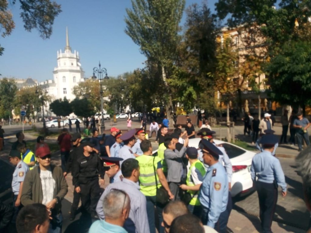 Ерлан Тұрғымбаев: Митинг кезінде 100 адам ұсталды