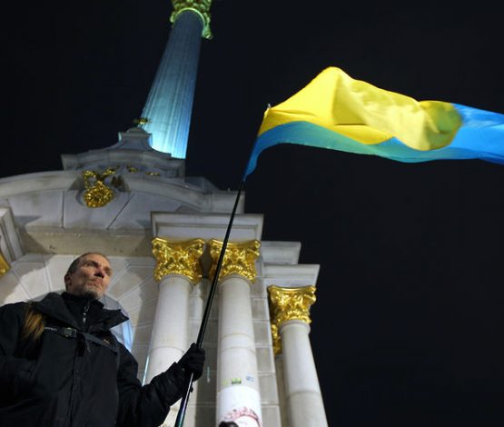 Порошенко, Тимошенко және Вакарчук украиналықтарды Майданға шақырды
