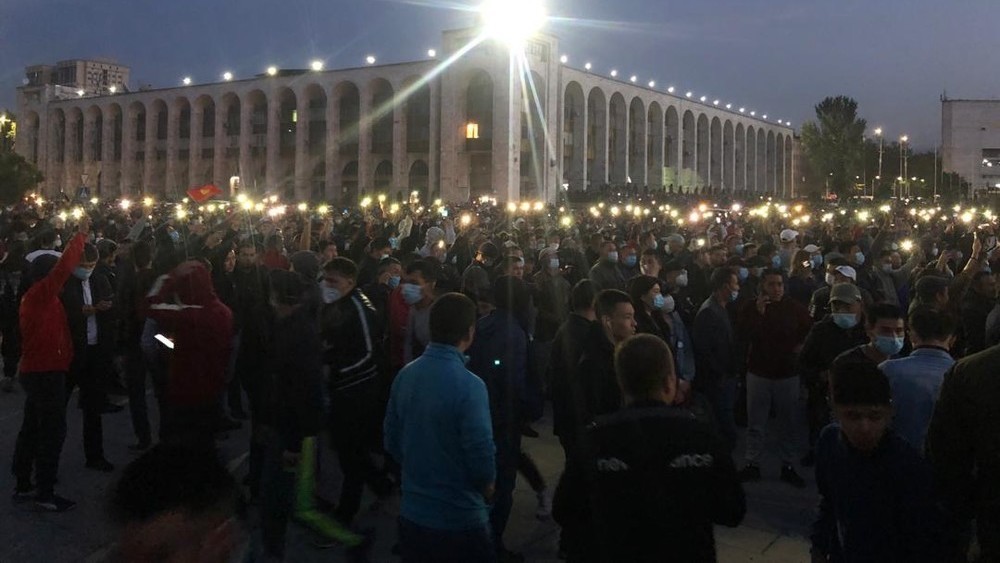 Бішкек: Митинг кезінде 686 адам зардап шекті