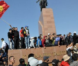 Қырғызстан: Парламент кезектен тыс сессияны құпия өткізеді