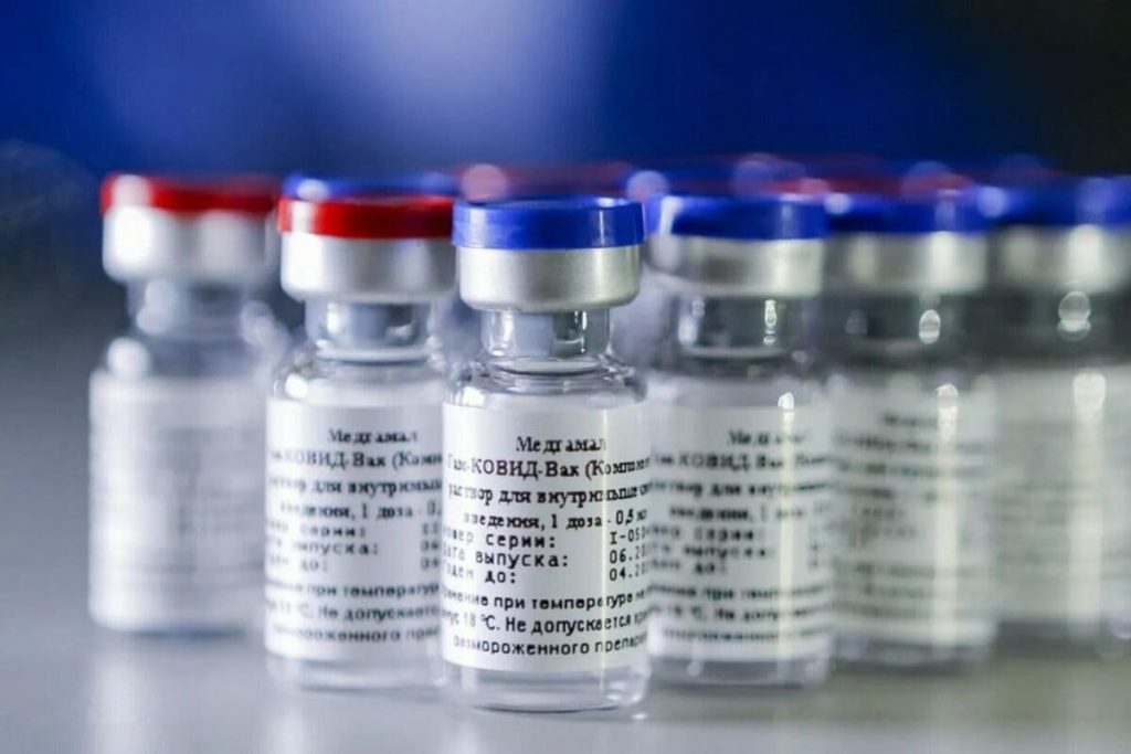 COVID-19: Ресей вакцинасы дәрігерлерге де дәрмен болмады