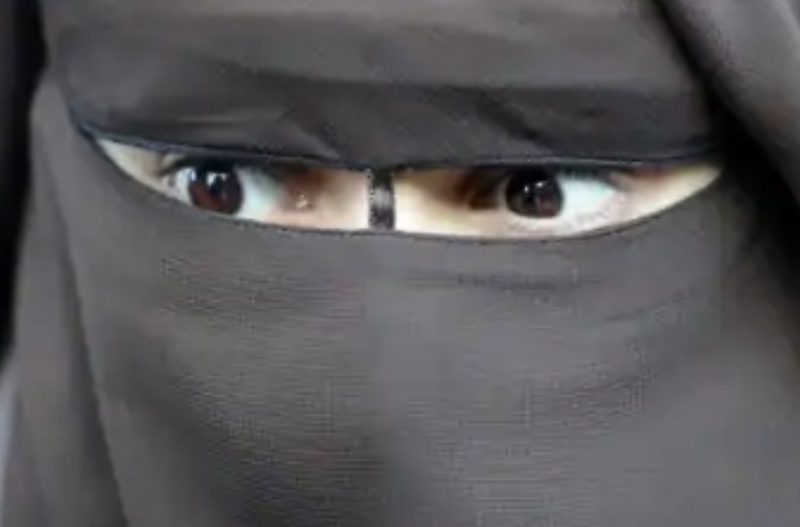 «Хиджабты шештім, бүркенгім келмейді»: 19 жасынан салафизм құрбаны