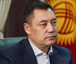 Жапаров: Қырғызстанда 30 жылда 300 адам мен олардың отбасы байып, қалғаны әдбен кедейленген