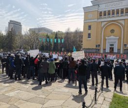 Алматыдағы митинг: 120 мың гектар жер Қытайға өтіп кетеді деп қауіптенеді