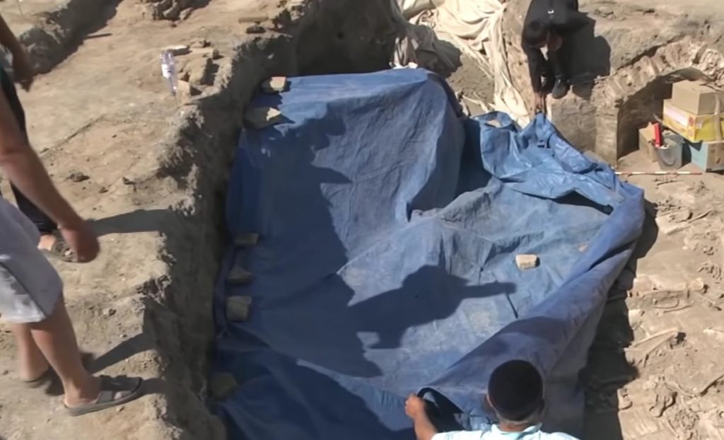 Қасым ханның қабірін іздеген археологтар басқа мәйіттерді көшірген