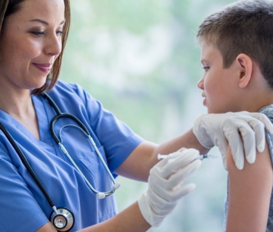 ДДСҰ тәуекелі жоғары топқа жататын балаларға вакцина салуды ұсынды