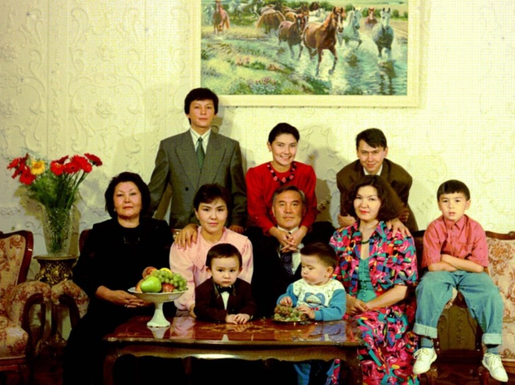 Назарбаев күйеу баласының елді тонап, ақша бопсалаған қылмыскер екенін айтты
