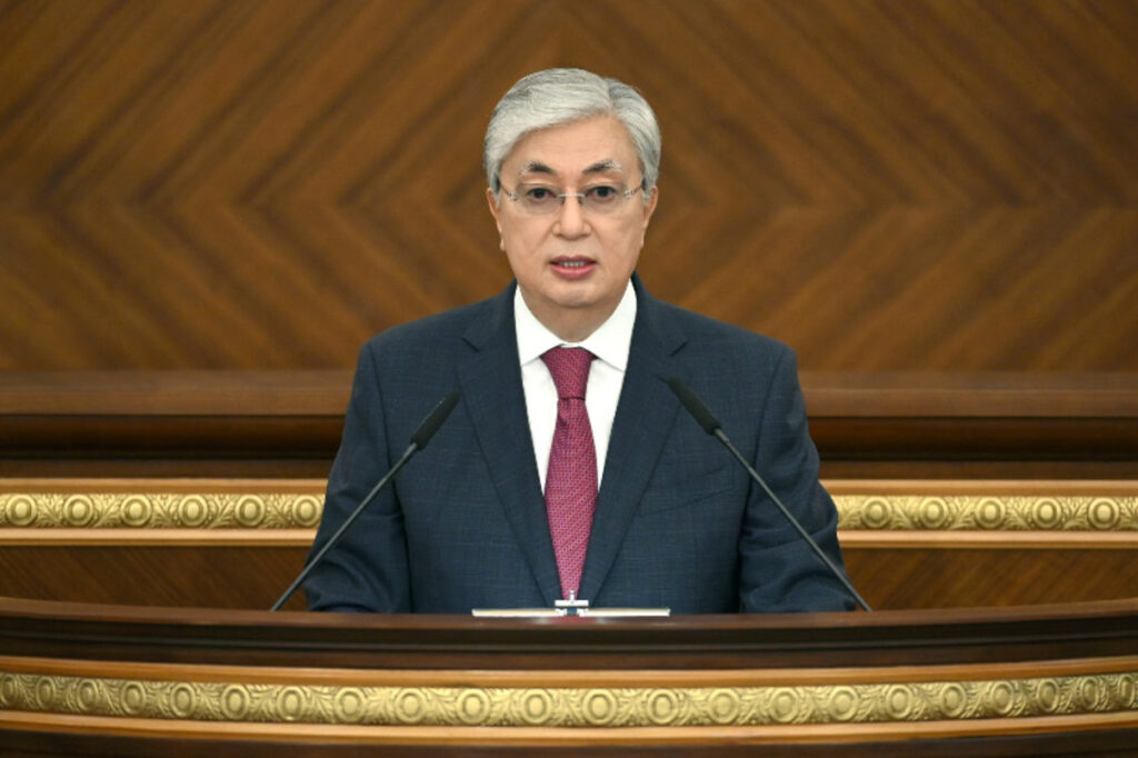 Тоқаев: Мемлекет басшысы саяси тұрғыдан бейтарап болуы қажет
