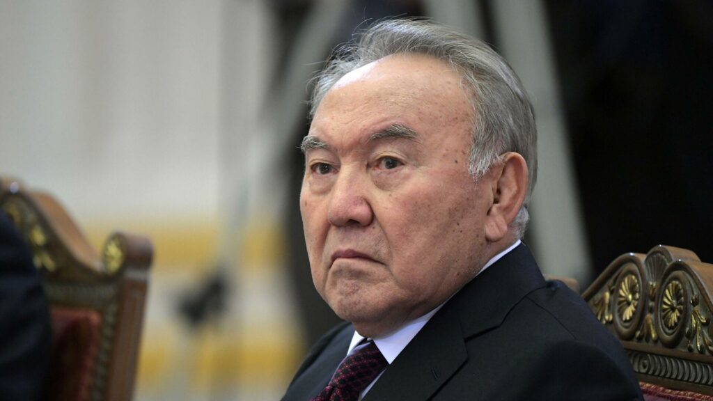 Сенат референдум туралы заңнан Назарбаевтың мәртебесін алып тастады