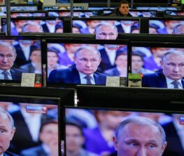 Сауалнама: Қазақстандықтардың басым бөлігі Ресей пропагандасының жетегіне еріп барады