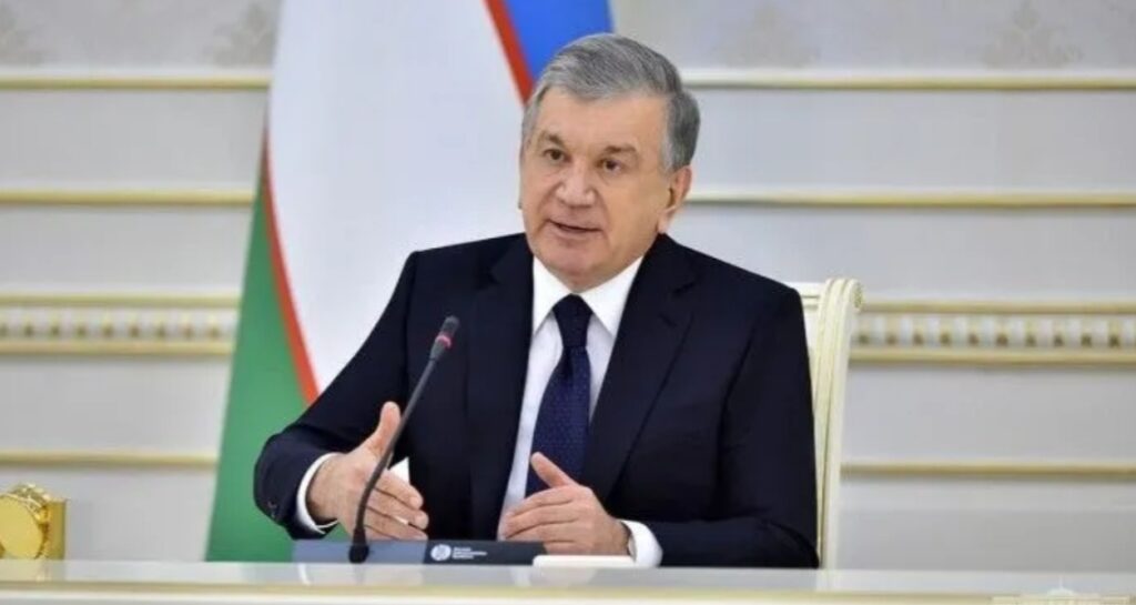 Өзбекстан президенті референдум арқылы Конституцияға түзету енгізуді ұсынды