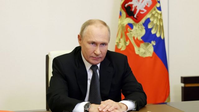 Путин Ресей әскерінің беделін түсірушілерді азаматтықтан айырмақ