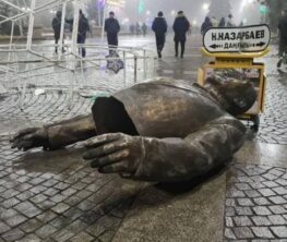Талдықорған билігі құлаған Назарбаев ескерткішімен қоса оның атындағы көшеден де бас тартуға әзір