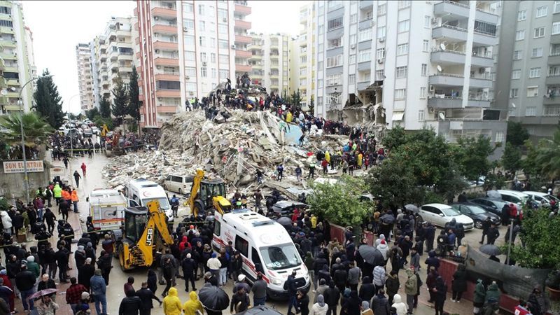 Түркия мен Сириядағы жер сілкінісінен 500-ден астам адам қаза тапты