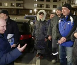 «Көзбояшылық». Путин оккупациядағы Мариуполь тұрғындарымен кездесуде ыңғайсыз жағдайға қалды