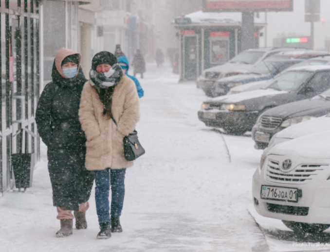 Ветер, туман и гололед в Казахстане на 22 декабря