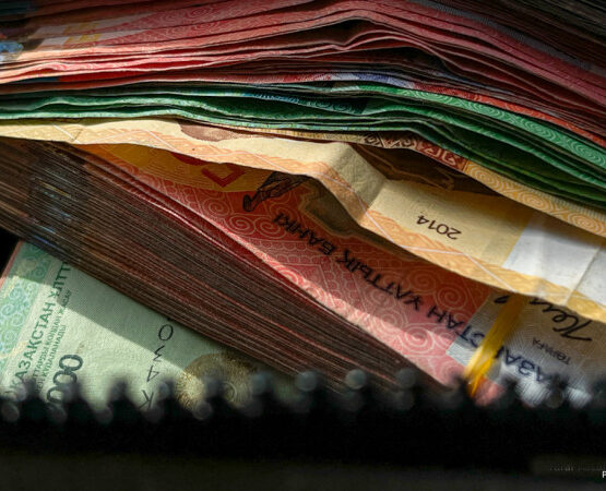 В Антикоре озвучили суммы взяток, с которыми ловили чиновников в уходящем году