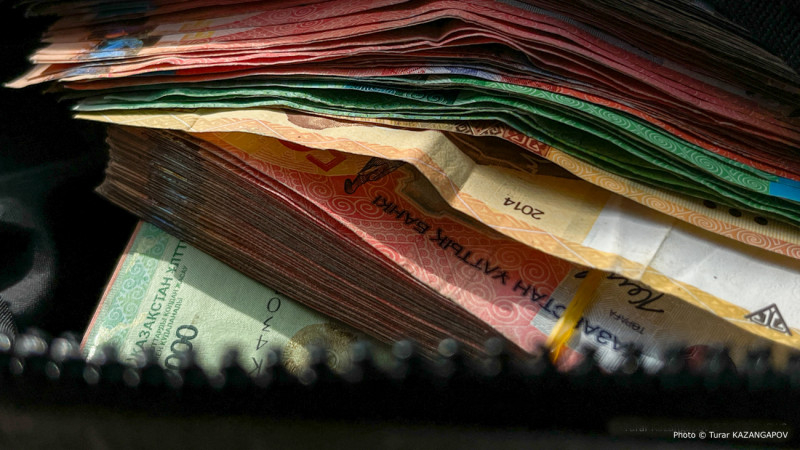 В Антикоре озвучили суммы взяток, с которыми ловили чиновников в уходящем году
